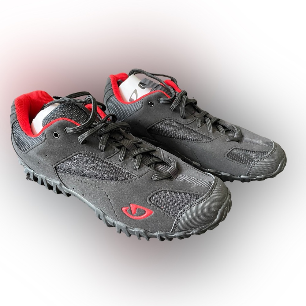 😎 NWT Men’s GIRO athletic sneakers